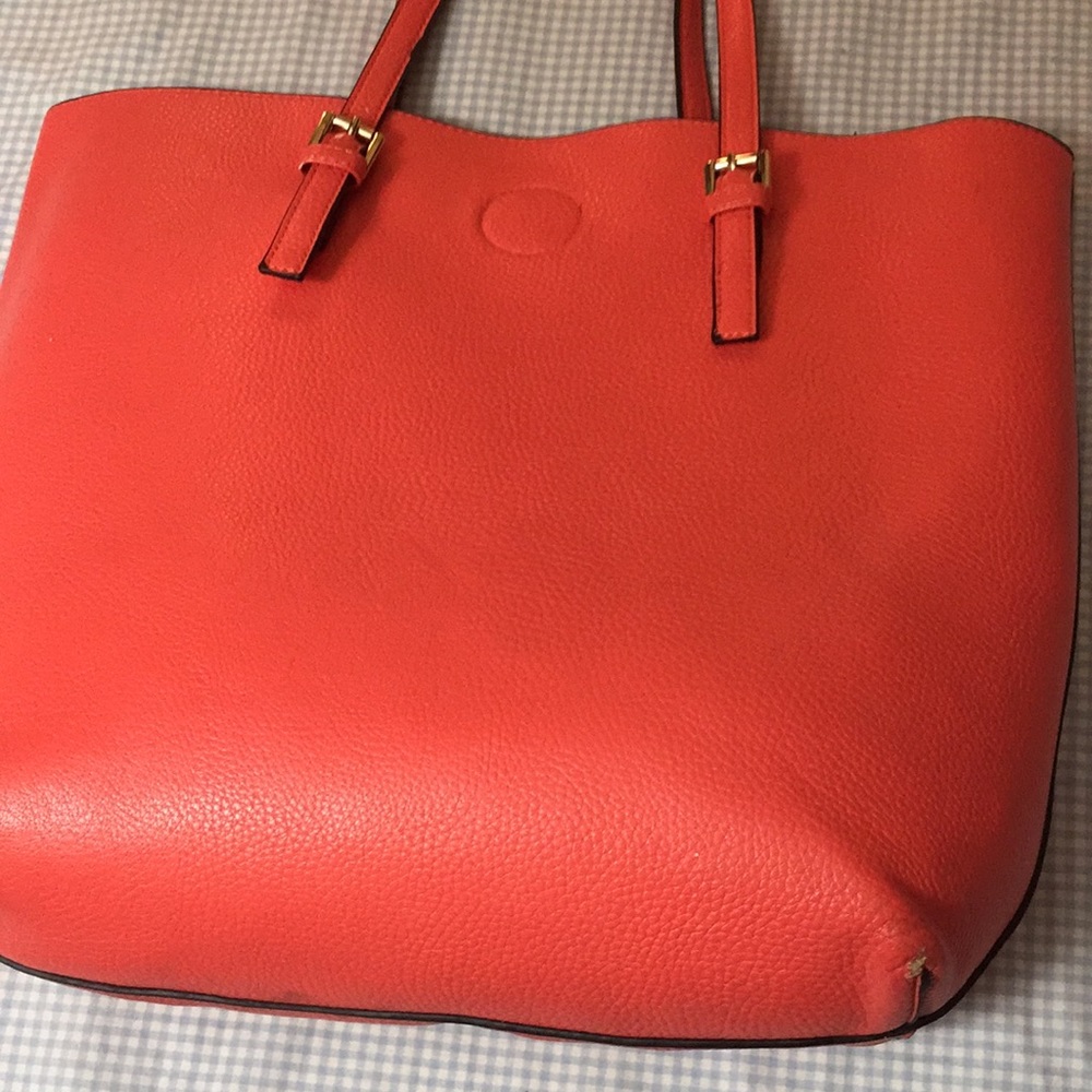 Vegan leather bag and crossbody bag.